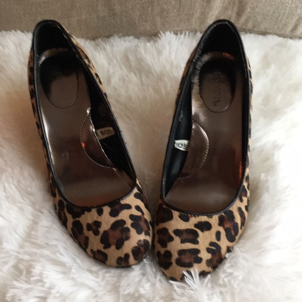 Leopard pumps